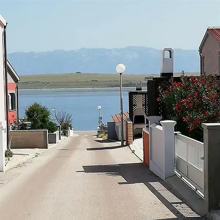 Larita Apartment *