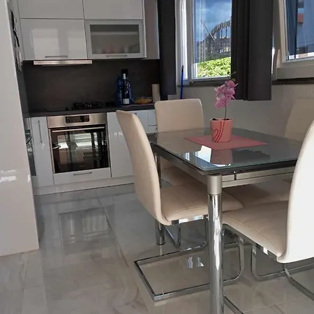 Apartment Larita Vir