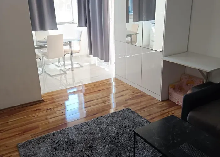 Larita Apartment *